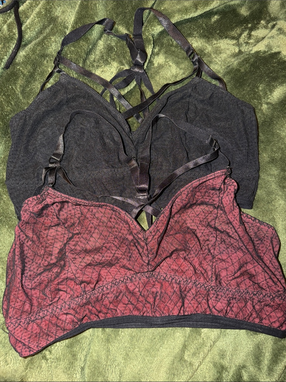 Women’s Strappy Lace Bralette - Black & Red